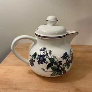 Villeroy and Boch Botanica teapot Aquilegia Vulgaris (Columbine) pattern